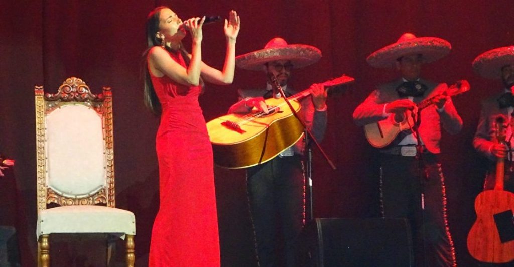 Majo Aguilar durante conferencia de prensa en el Teatro Metropólitan